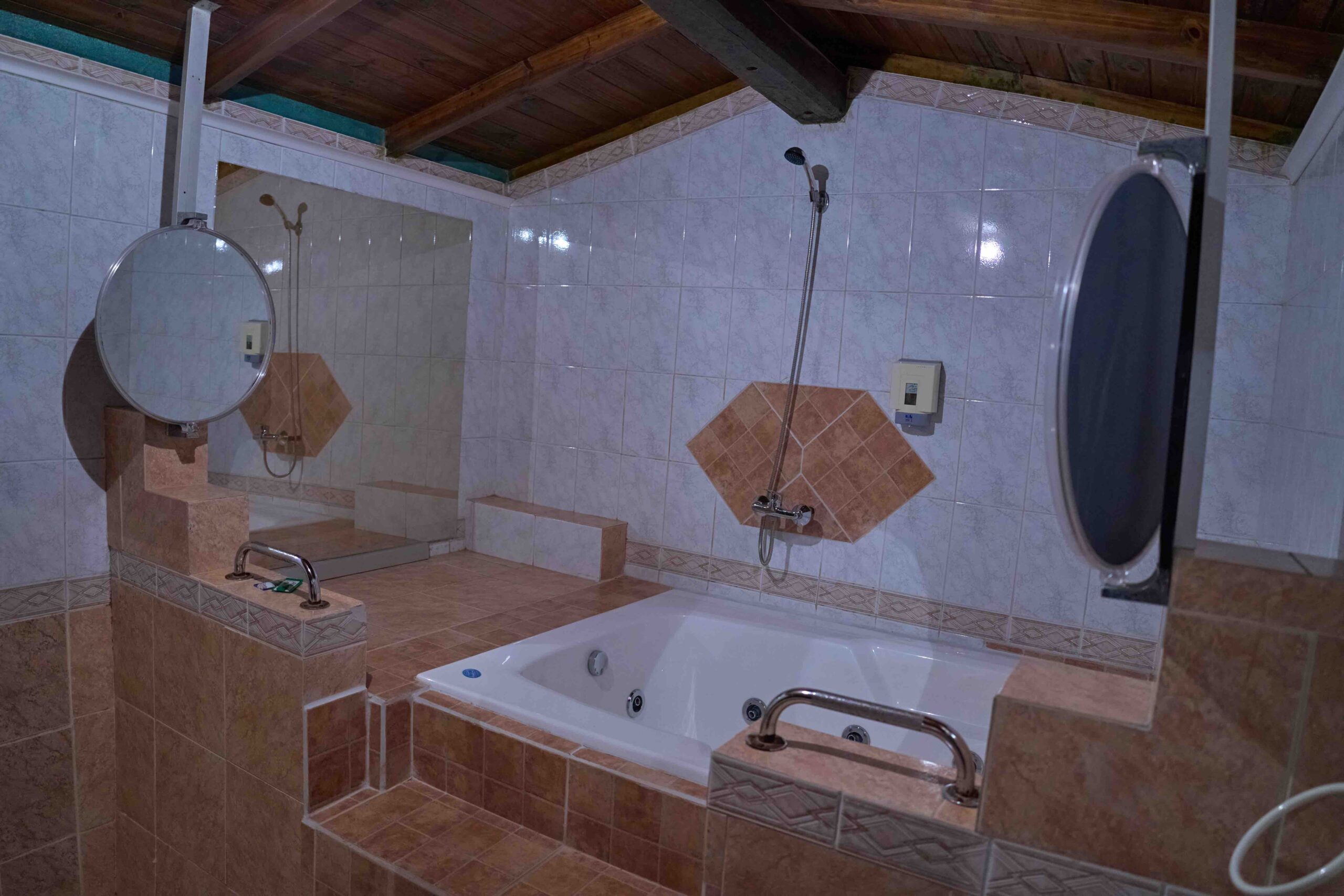 motel entre rocas
